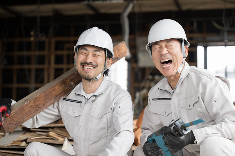 新3kの建設現場で働くスタッフ